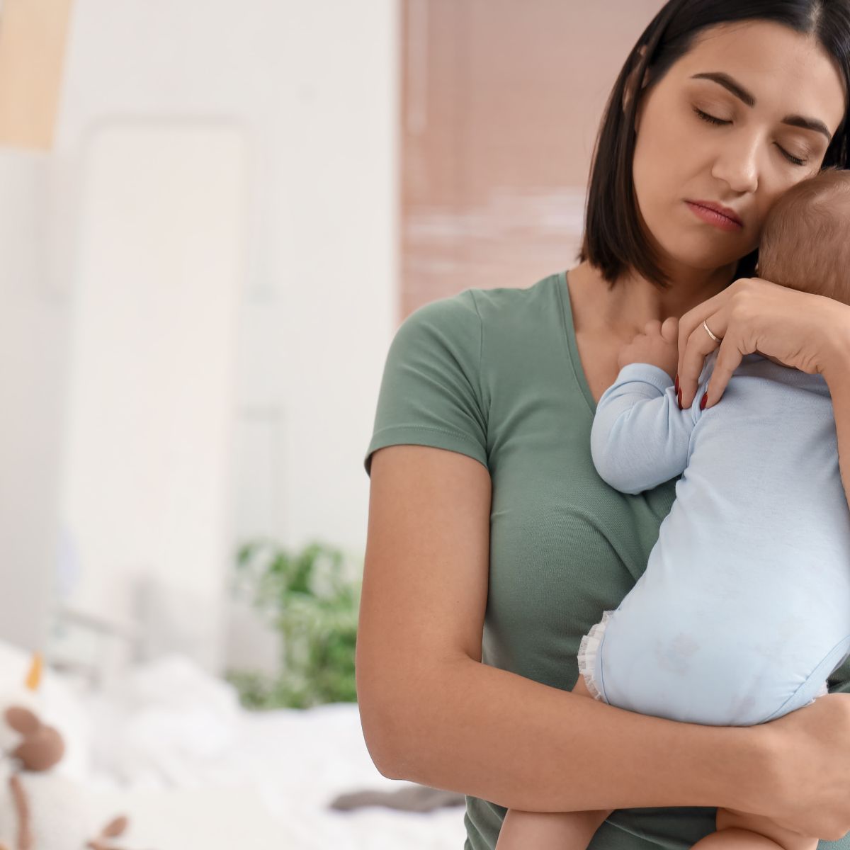 Après grossesse, perte de cheveux : pourquoi, que faire et quand s’inquiéter ?
